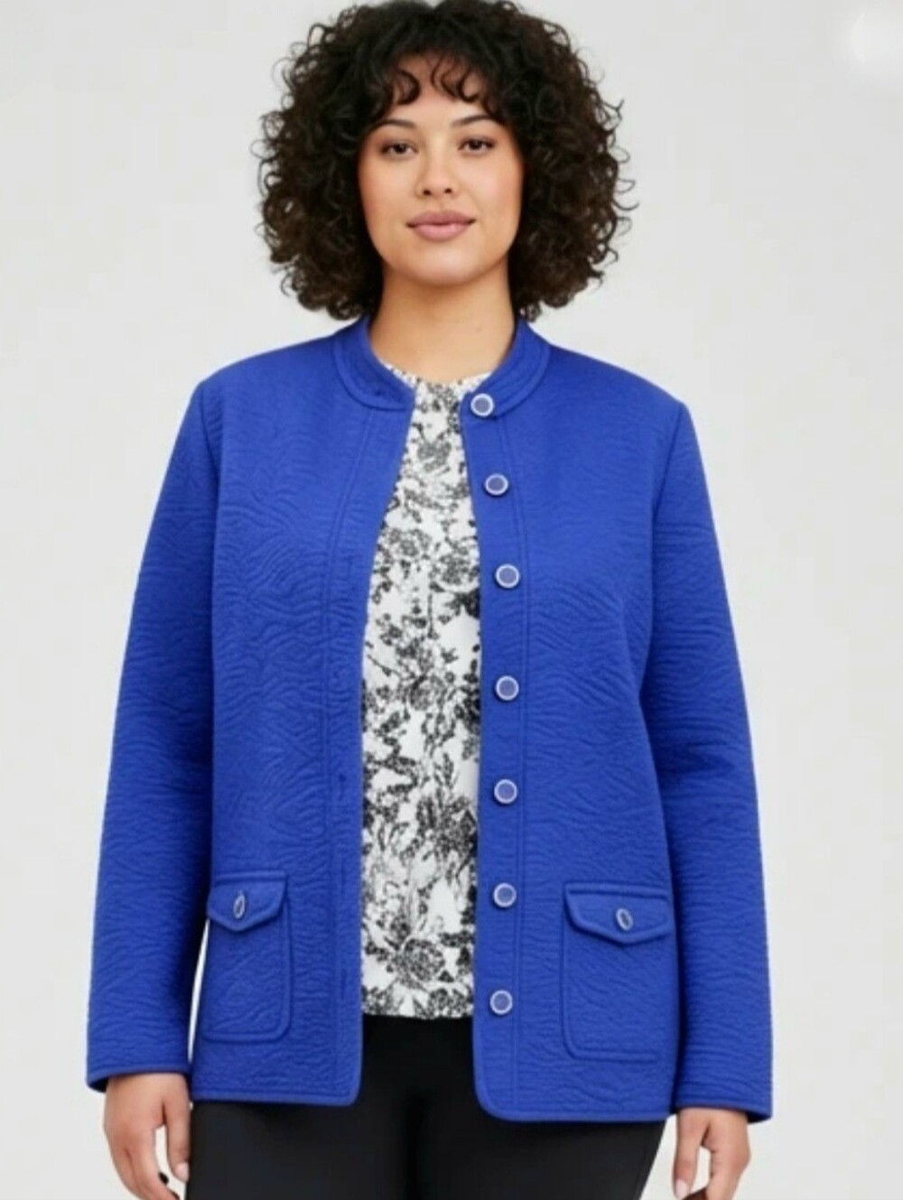 NEW Isaac Mizrahi quilted design blue button up.